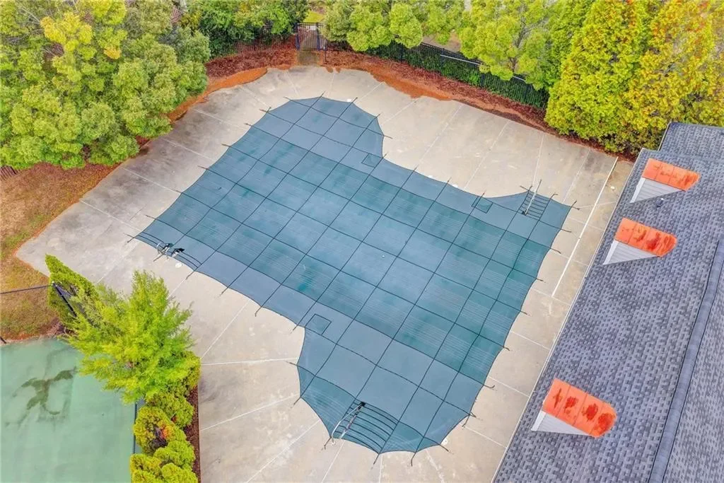 Single Family Residence in Johns Creek
