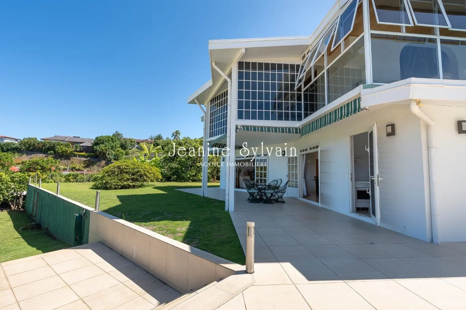 Exterior photo 10