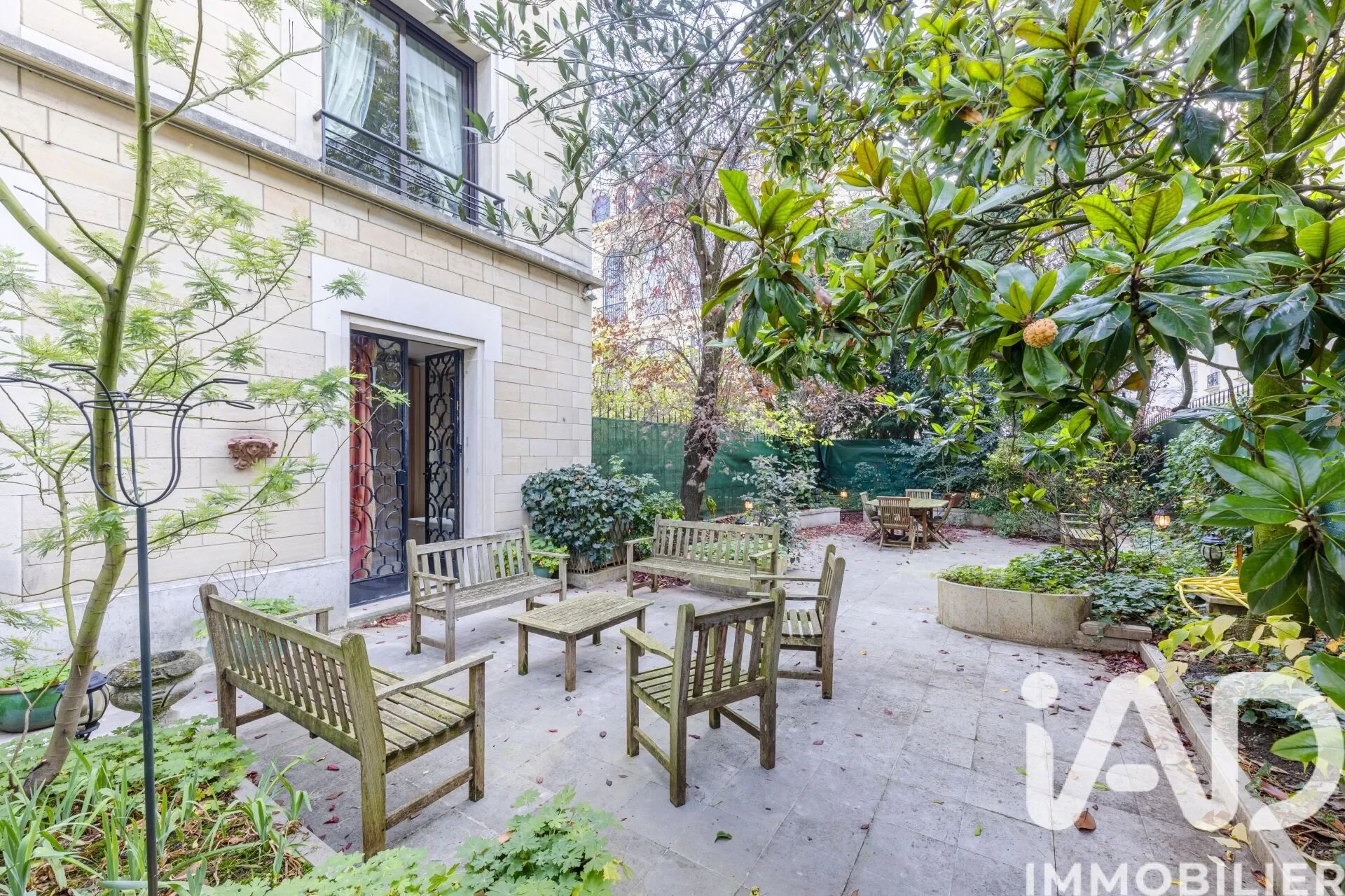 Exterior photo 4