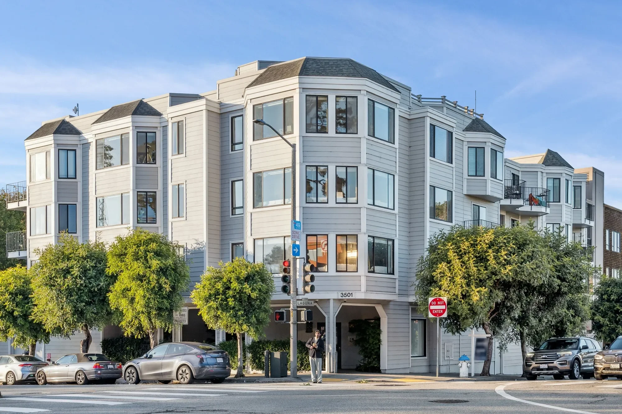 Exterior photo 8