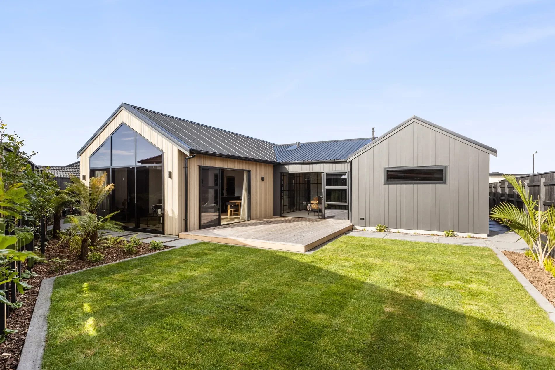 Exterior photo 7