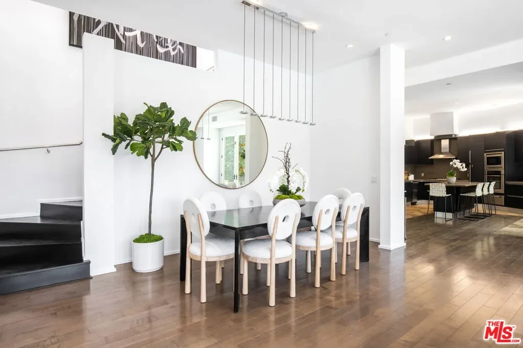 1642 Lindacrest Drive, Beverly Hills, California, United States. - Photo 1