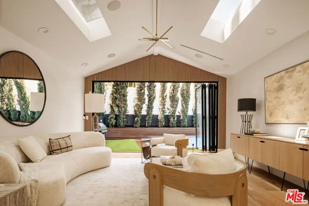 4615 Cedros Avenue, Los Angeles, California, United States. - Photo 12
