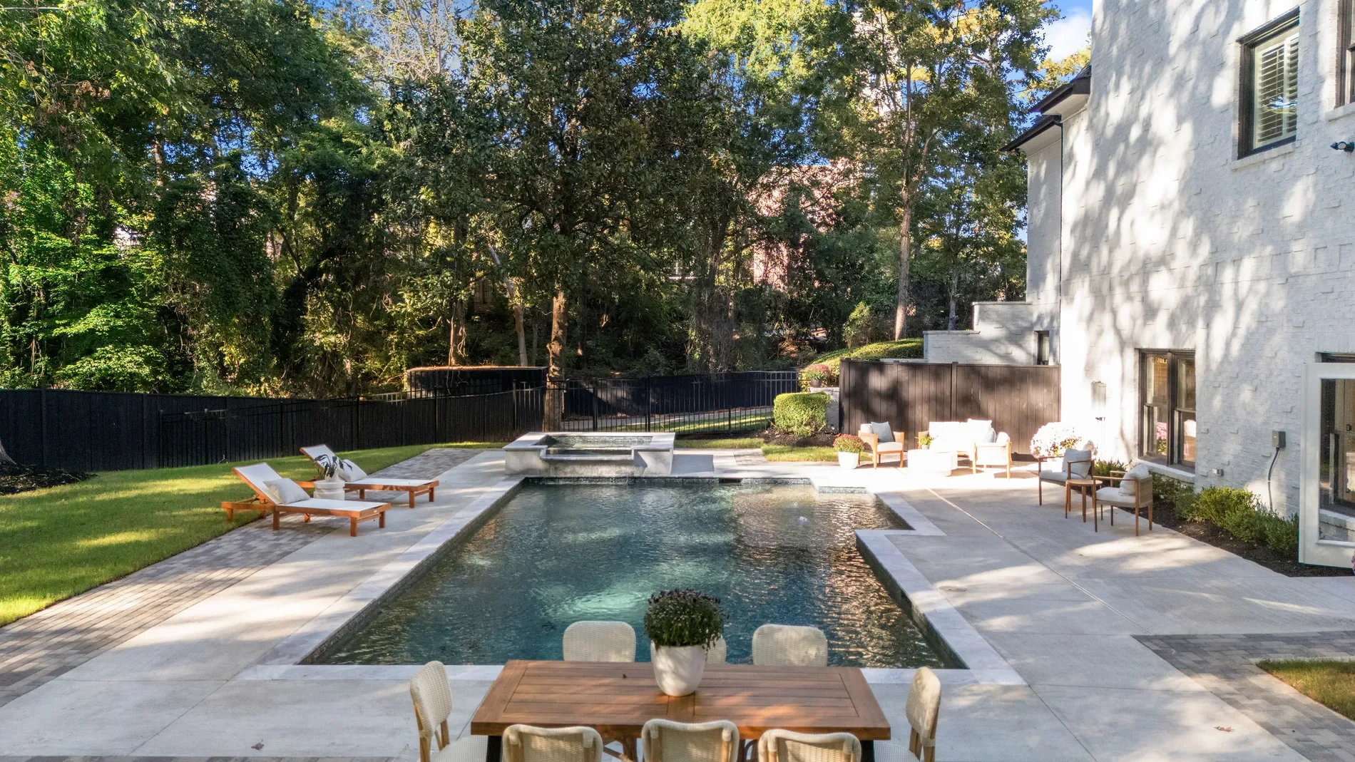 Exterior photo 9