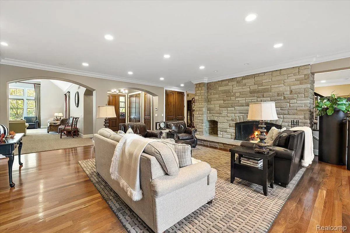 1330 Oxford Road, Bloomfield Charter Township, MI 48304, Birmingham, Michigan, United States. - Photo 20