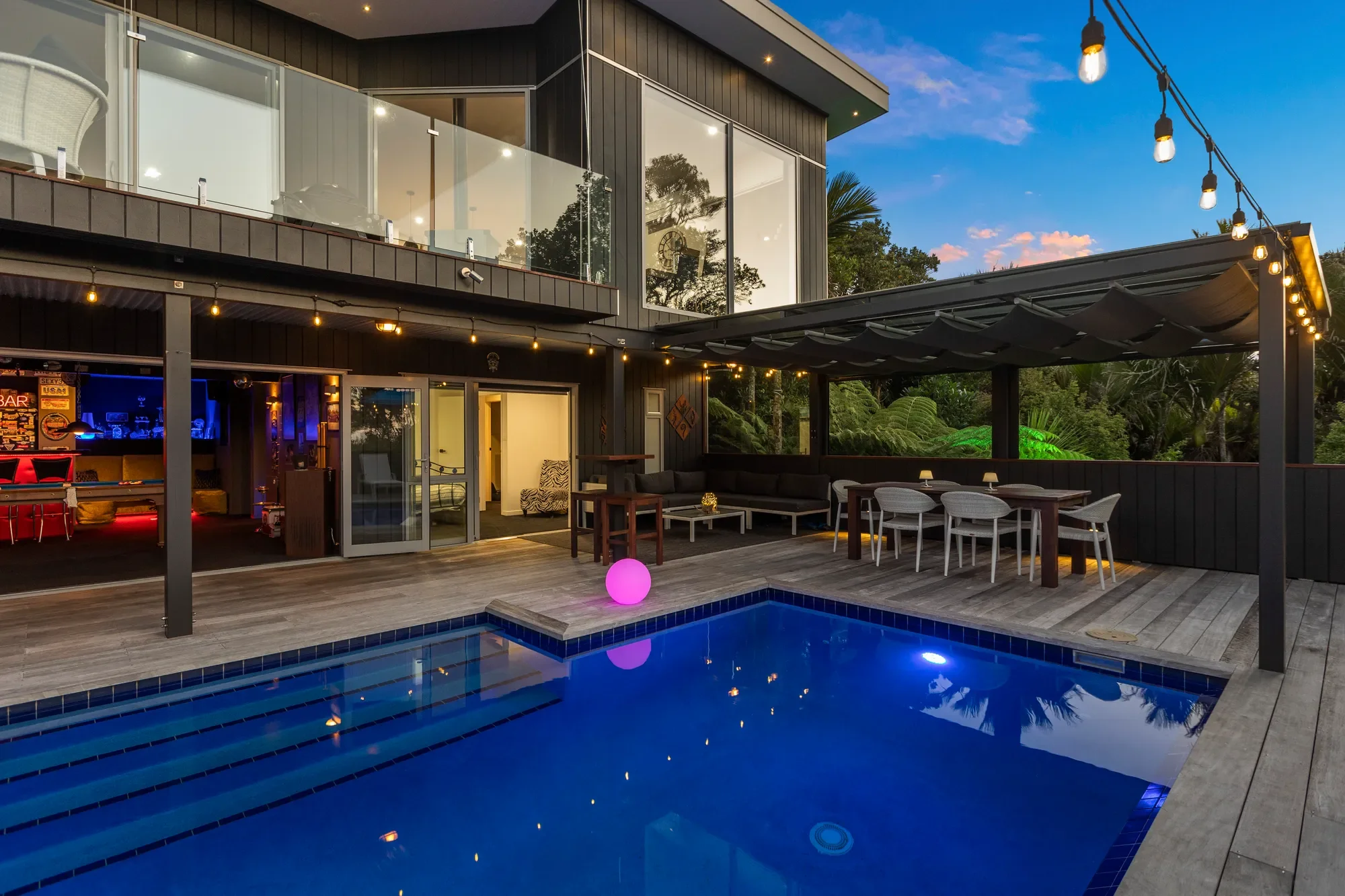 Exterior photo 2
