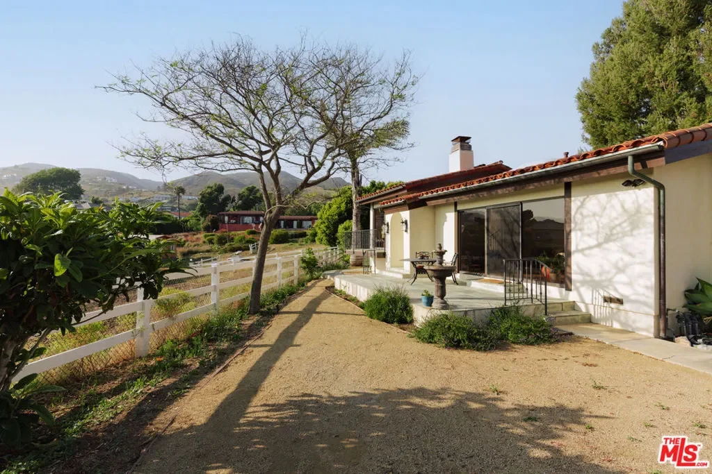 29660 Harvester Road, Malibu, California, United States. - Photo 3
