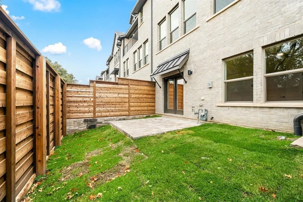 1340 Cherry Hills Lane, Irving, Texas, United States. - Photo 19