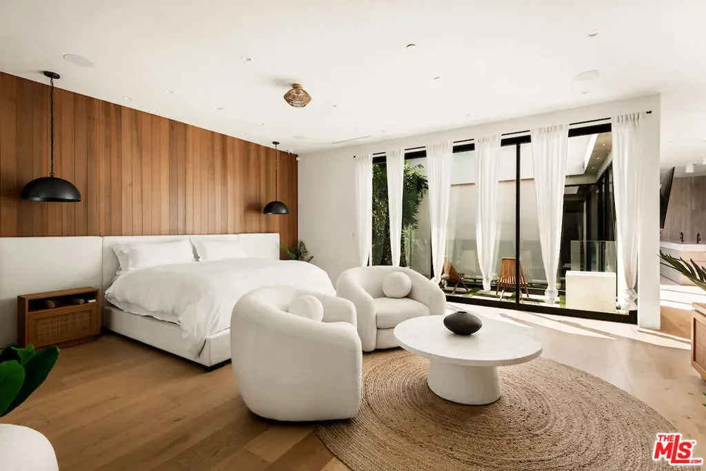 839 N Genesee Avenue, Los Angeles, California, United States. - Photo 5