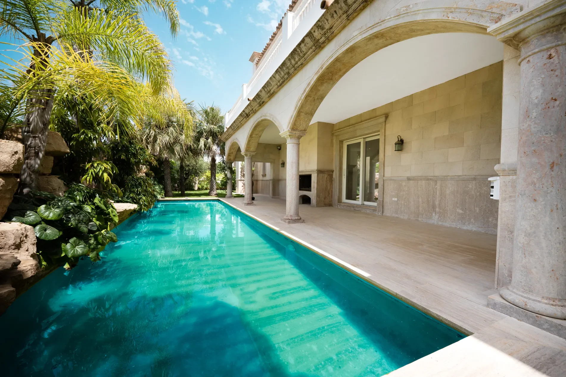 Exterior photo 7