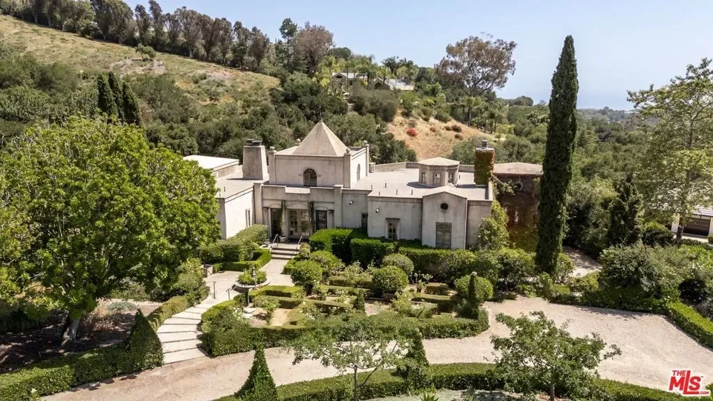 2899 Hidden Valley Lane, Montecito, California, United States. - Photo 24