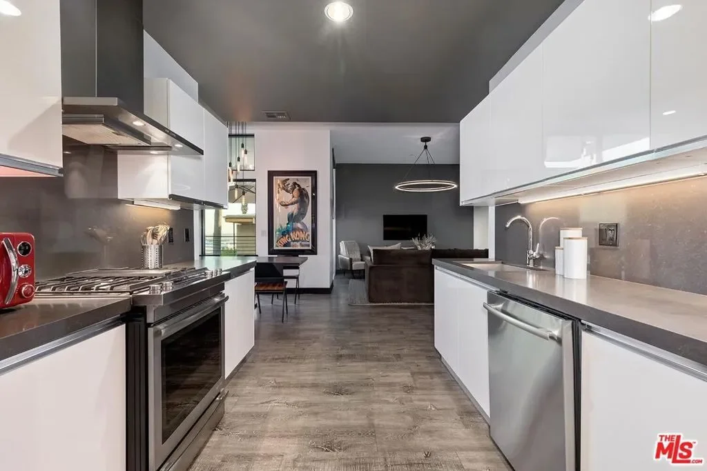 1223 Larrabee Street 1, Los Angeles, California, United States. - Photo 15
