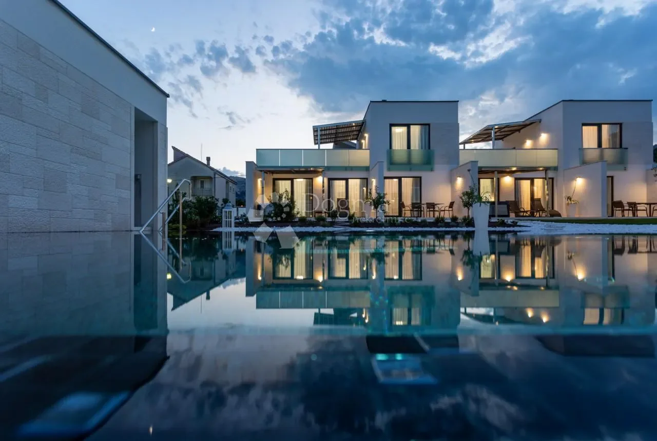 Exterior photo 2