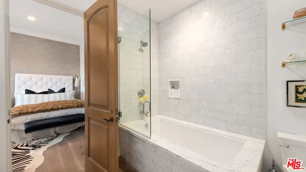 6110 Merritt Drive, Malibu, California, United States. - Photo 8