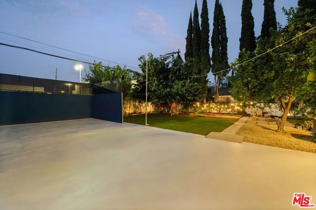 6448 Peach Avenue, Los Angeles, California, United States. - Photo 18