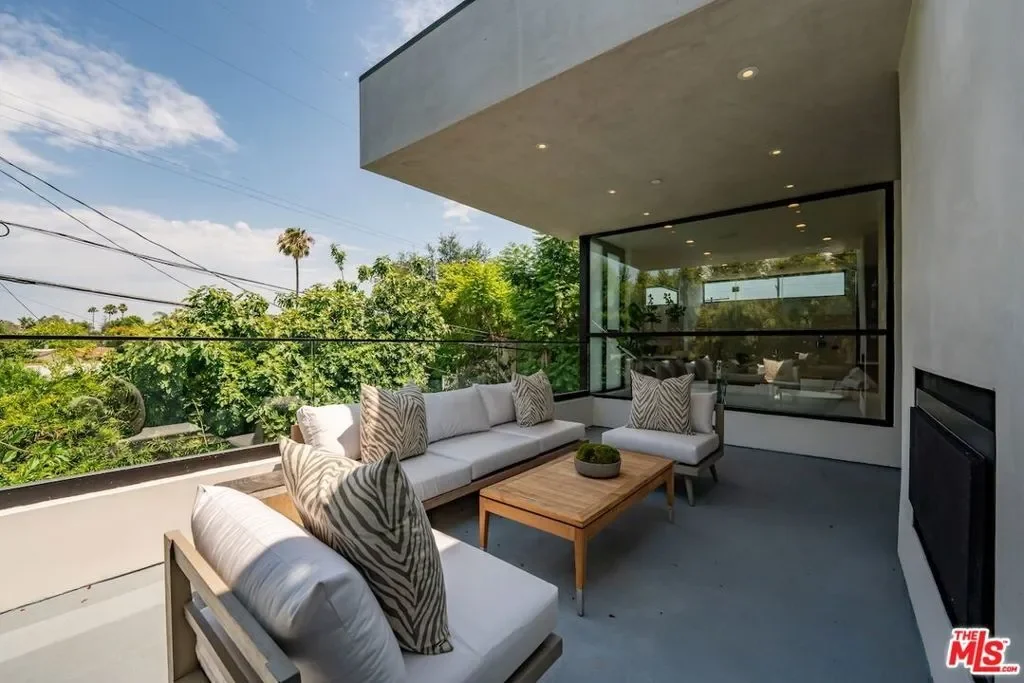 818 N Curson Avenue, Los Angeles, California, United States. - Photo 11