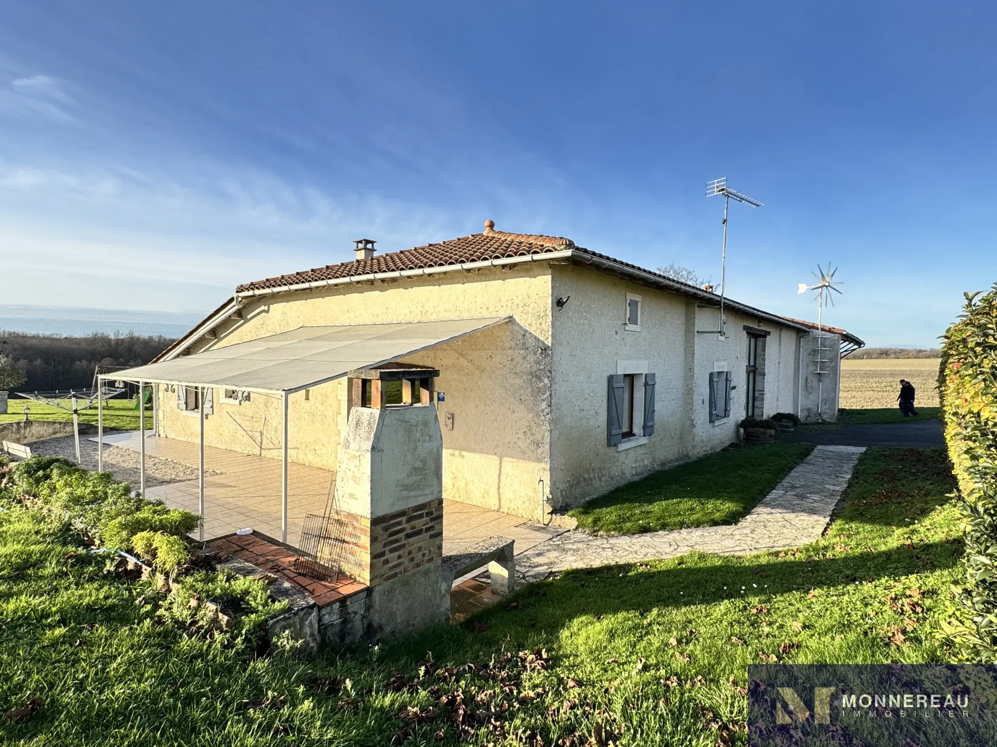 Exterior photo 8
