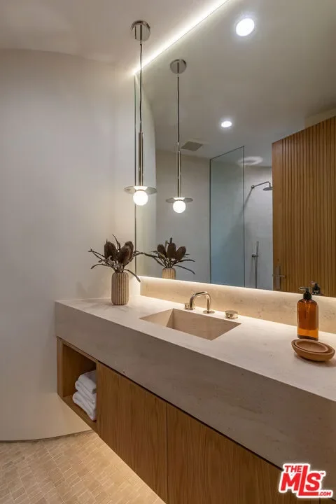1705 Carla, Beverly Hills, California, United States. - Photo 20