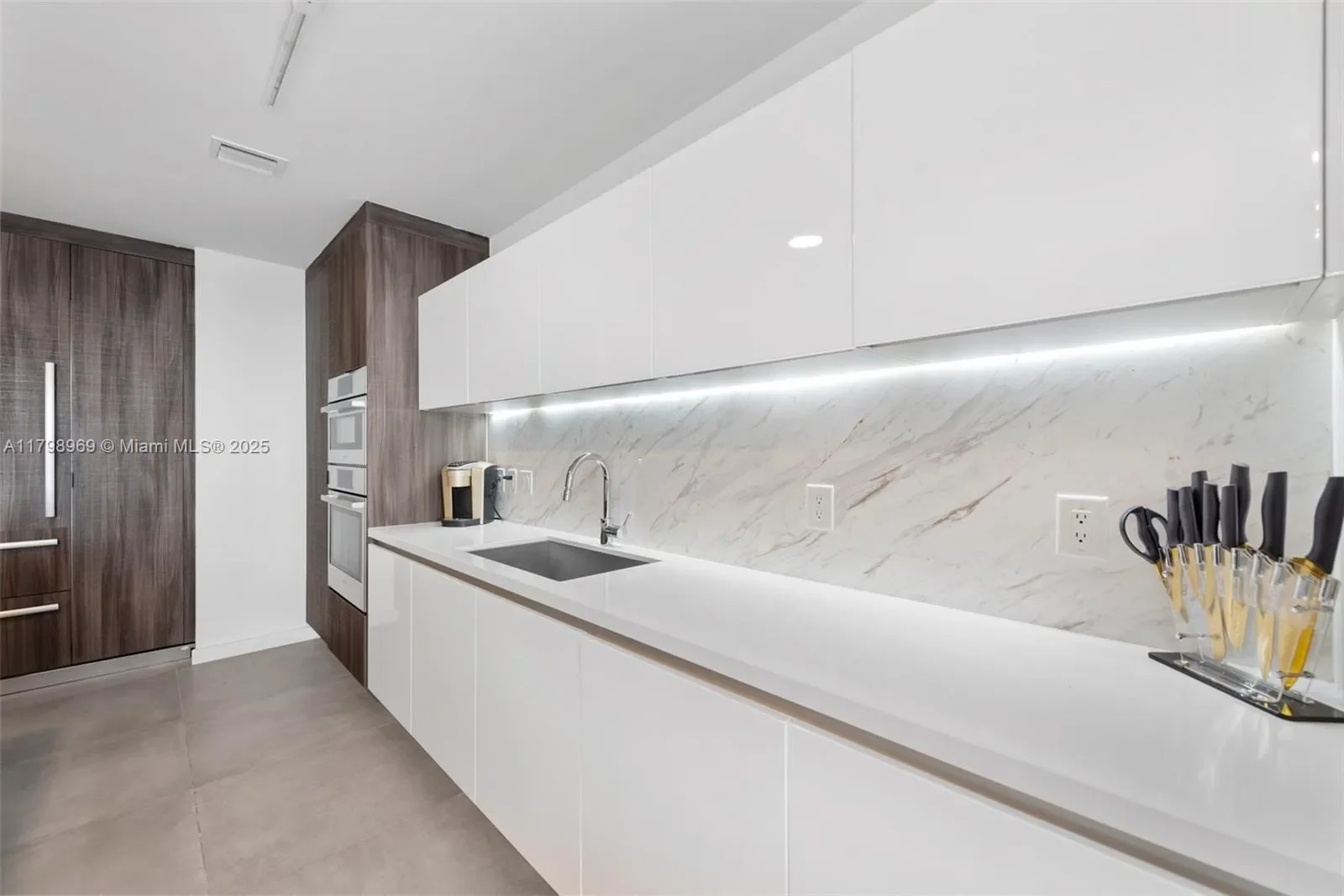 851 NE 1st Ave #4011, Miami, FL 33132, Miami, Florida, United States. - Photo 6