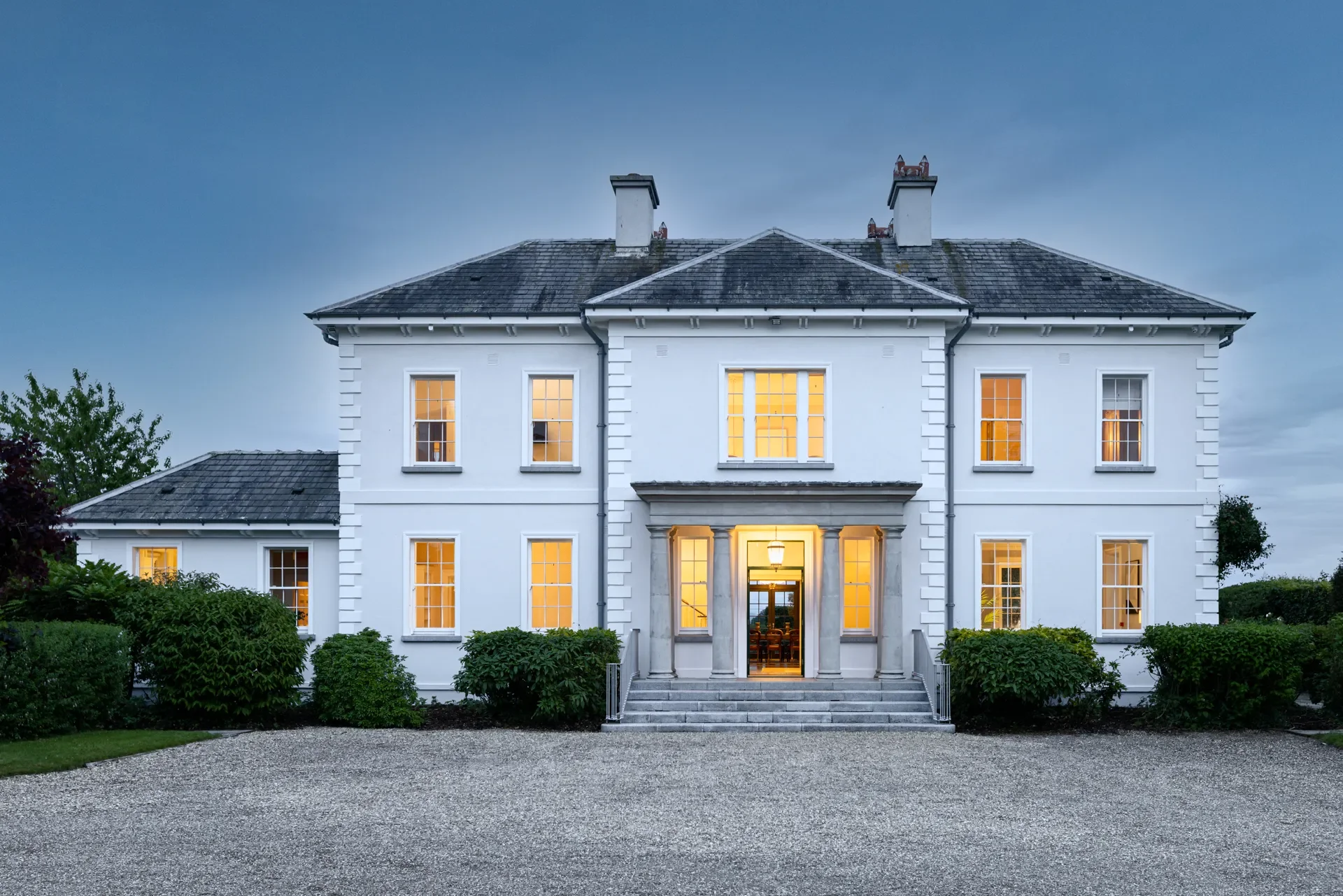 Exterior photo 4