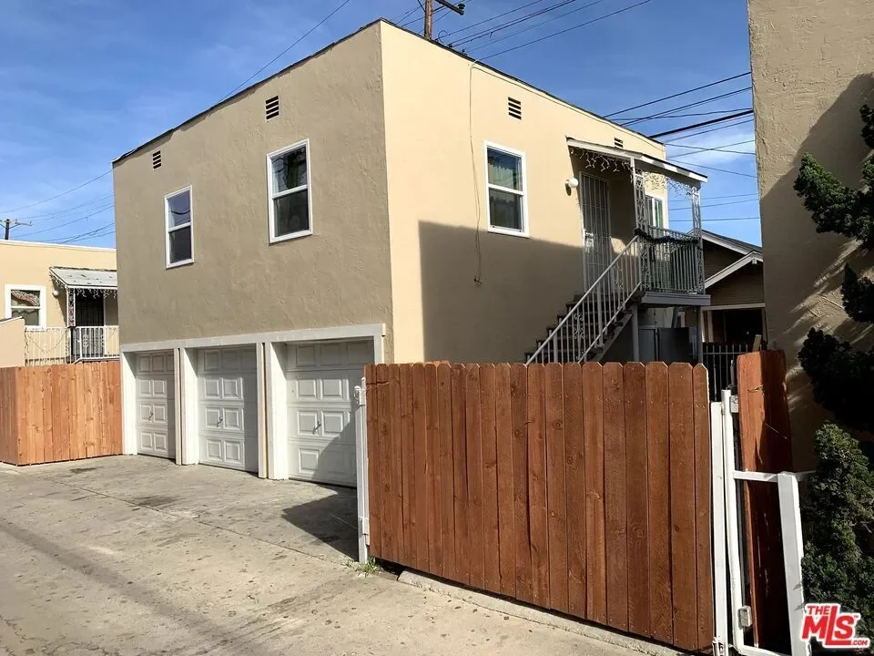 435 W 11th Street, Signal Hill, California, United States. - Photo 8