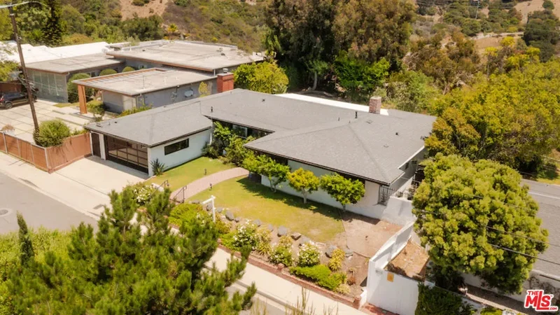 2700 Carmar Drive, Los Angeles, California, United States. - Photo 35