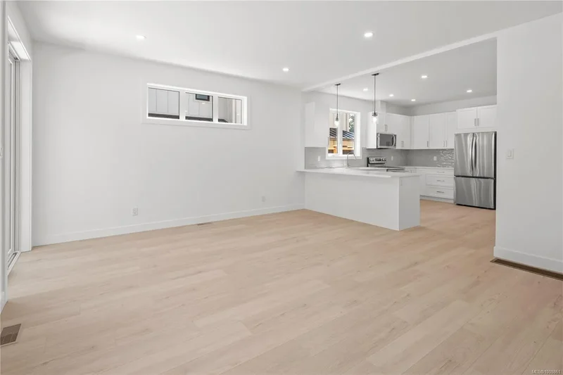 568 Kay St B, Saanich, British Columbia, Canada. - Photo 10