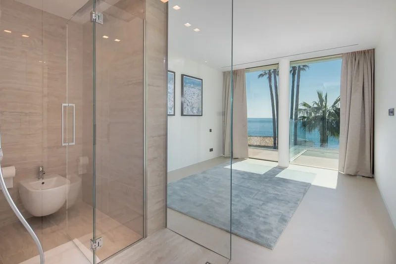 Glass Horizons – Californian Elegance in Cannes | Horizons de Verre – Élégance Californienne à Cann