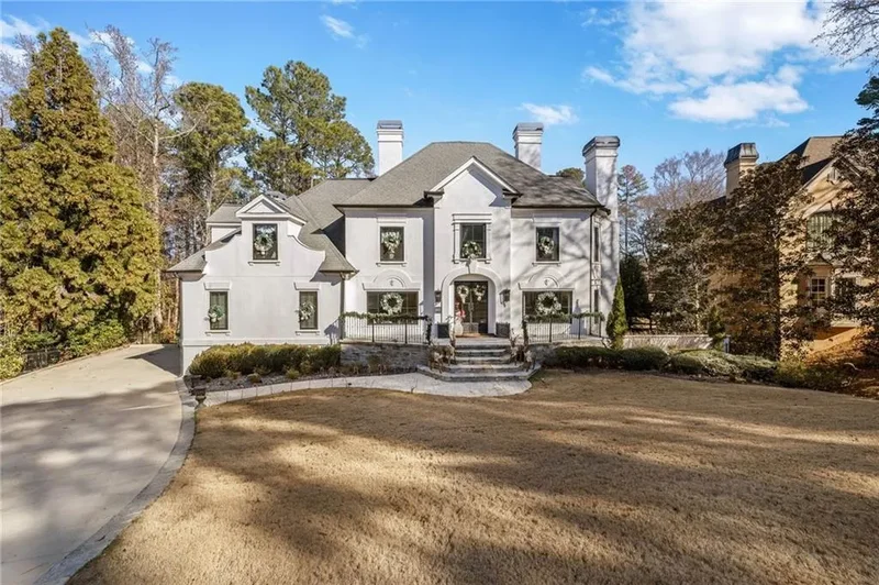 Single Family Residence in Peachtree Corners