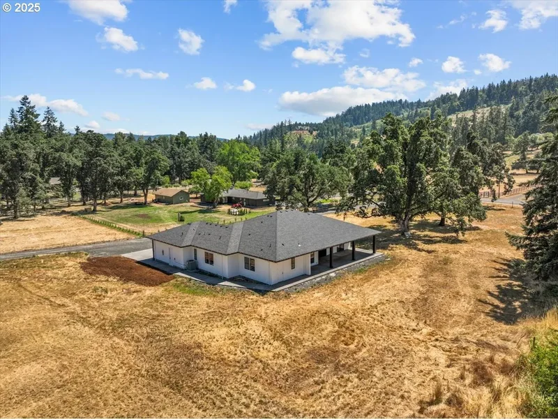 6627 NE MARY LN, Silverton, OR 97381, Silverton, Oregon, United States. - Photo 47