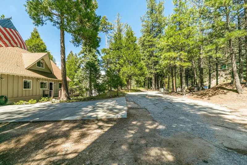 568 Grass Valley Rd , Lake Arrowhead, CA 92352, Lake Arrowhead, California, United States. - Photo 28