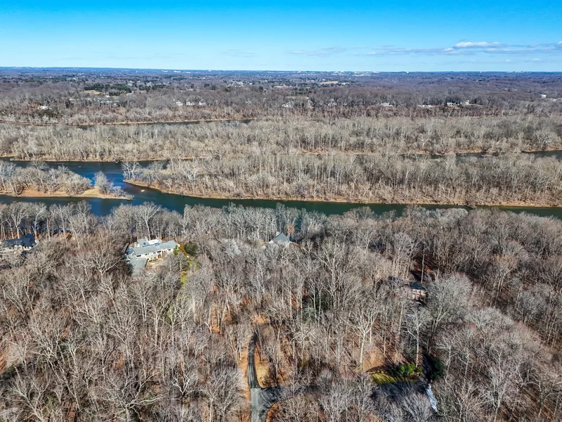 121 Yarnick Road, Great Falls, VA 22066, Great Falls, Virginia, United States. - Photo 19