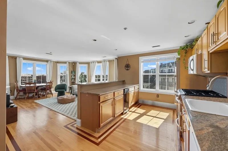 39 Dorchester Street 18, Boston, Massachusetts, United States. - Photo 13