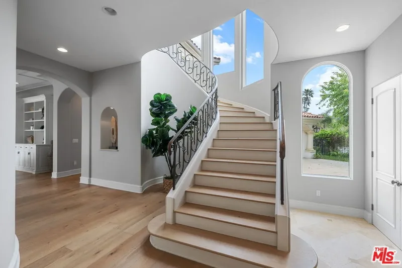 6015 Galahad Rd, Malibu, CA 90265, Malibu, California, United States. - Photo 4