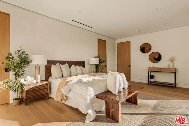 4528 Matilija Avenue, Los Angeles, California, United States. - Photo 26