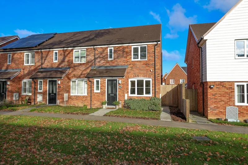 25 Aphrodite Way, Burgess Hill, RH15 0XQ, Burgess Hill, England, United Kingdom. - Photo 4