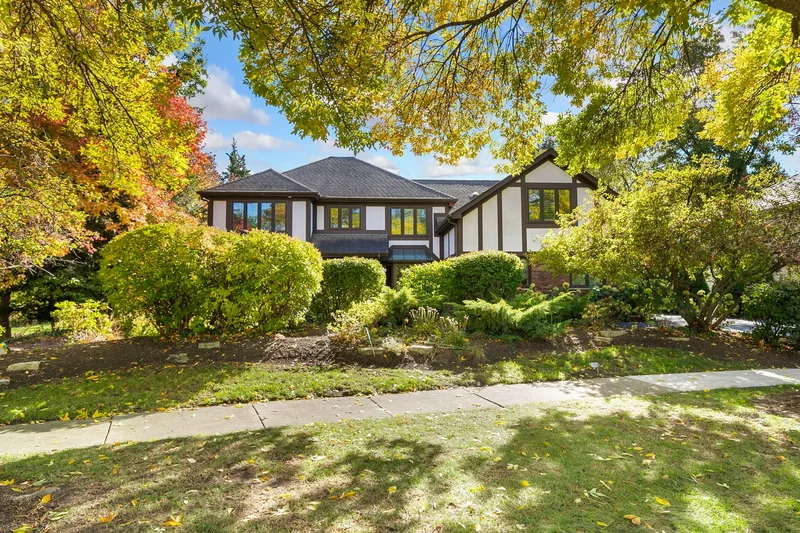 1222 Champion Forest Court, Wheaton, Illinois, United States. - Photo 2