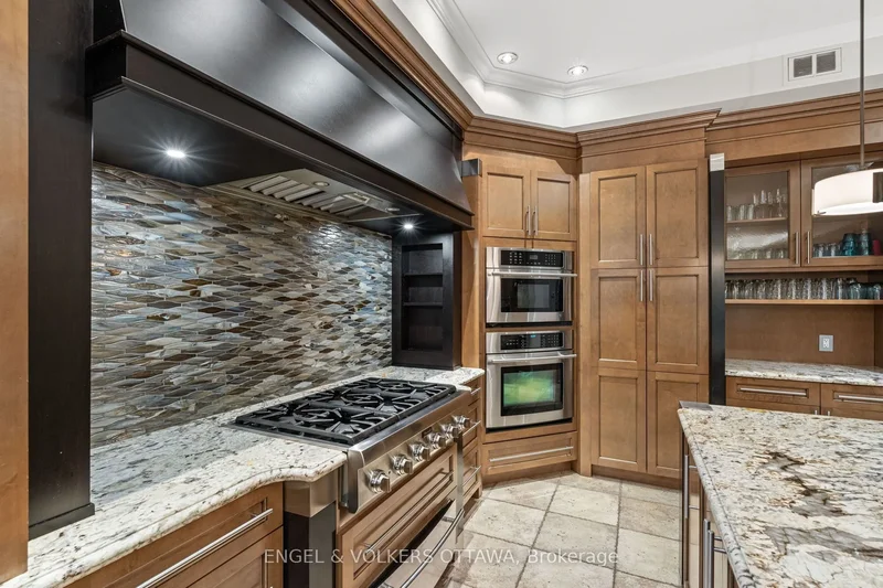 5800 Queenscourt Crescent, Ottawa, Ontario, Canada. - Photo 17