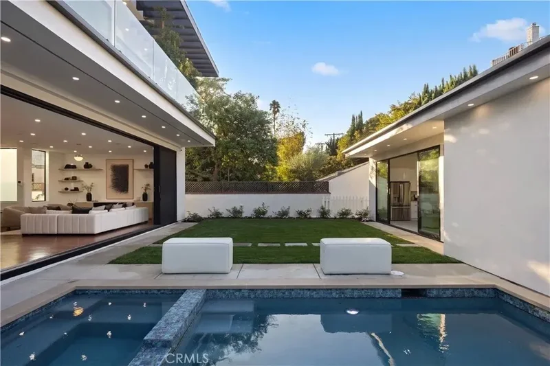14519 Greenleaf Street, Los Angeles, California, United States. - Photo 34