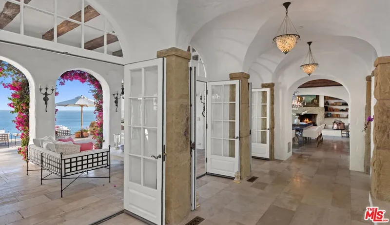 27832 Pacific Coast Highway, Malibu, California, United States. - Photo 16