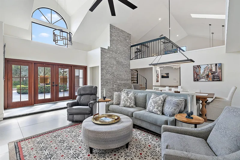 Single Family Residence in Palm Beach Gardens