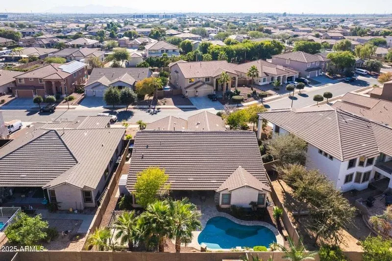 15850 W Mercer Ln, Surprise, AZ 85379, Surprise, Arizona, United States. - Photo 32