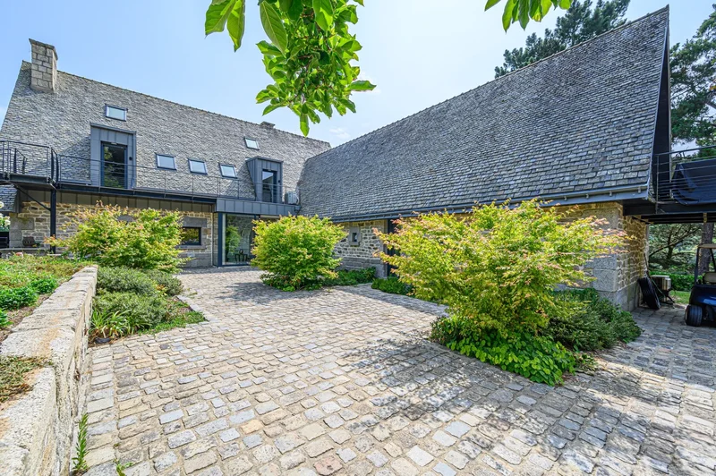 Guidel, Exceptional Property In A Dominant Position