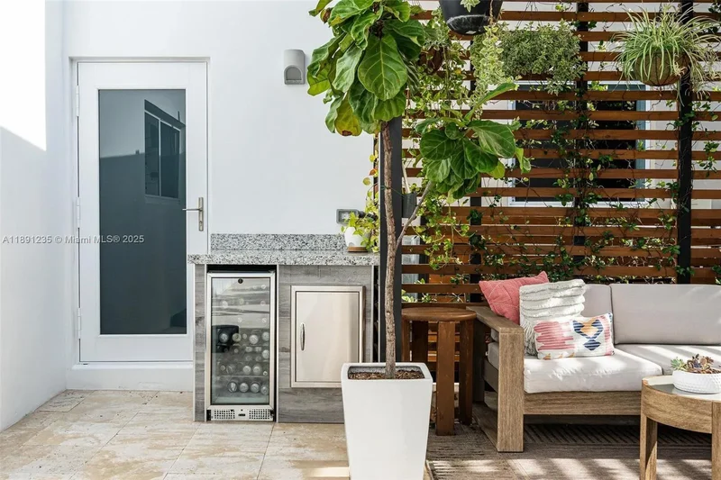 2437 SW 25th Ter, Miami, Florida, United States. - Photo 28
