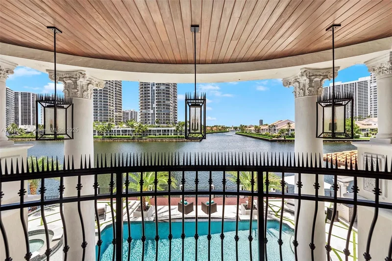 498 N Parkway Pkwy, Golden Beach, Florida, United States. - Photo 52