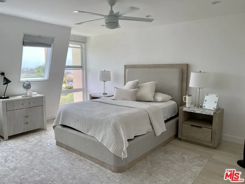 23901 Civic Center Way 114, Malibu, California, United States. - Photo 20