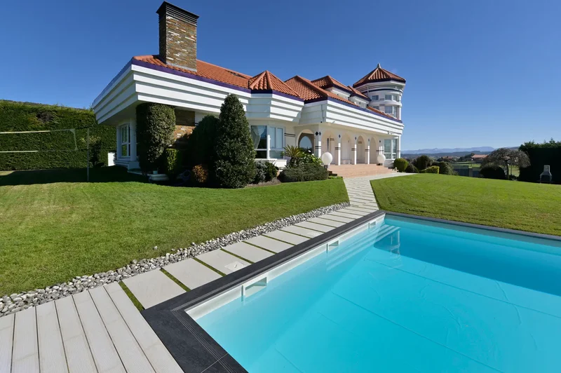 C/ La Concha, Suances, Cantabria, Spain. - Photo 3