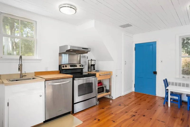 7 Locust Avenue & 4 Meadow Place, Shelter Island Heights, New York, United States. - Photo 10