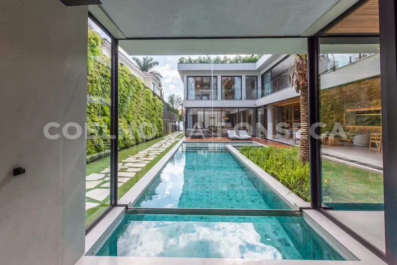 Modern Beauty with Bold Design
