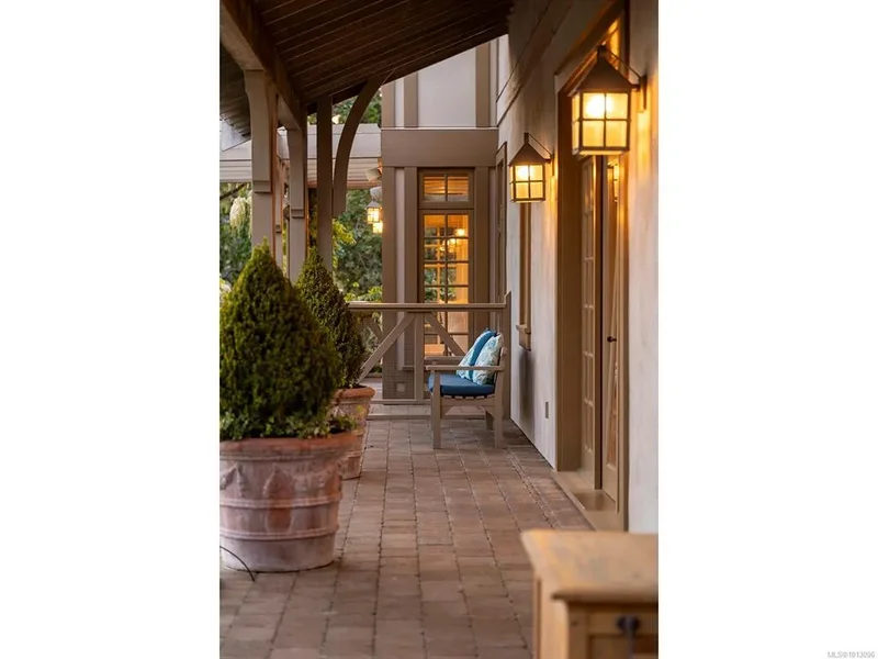 2766 Sea View Rd, Saanich, BC, V8N1K8, CANADA, Saanich, British Columbia, Canada. - Photo 8